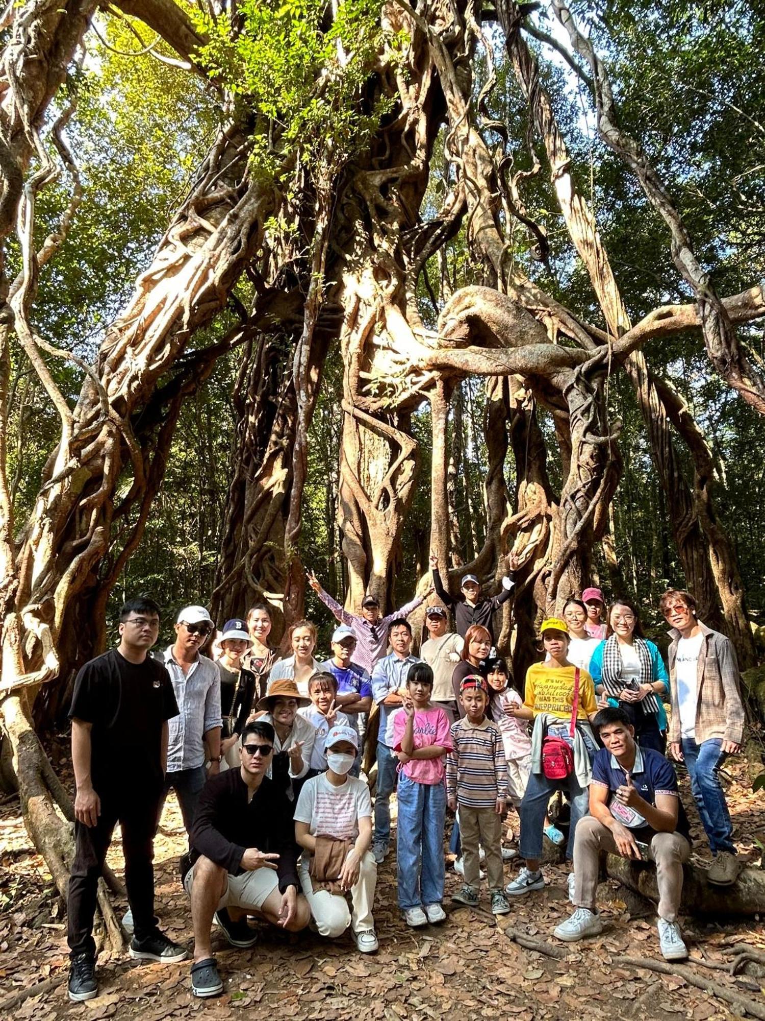 Lava Rock Viet Nam Lodge Anhfly Resort Nam Cat Tien Exterior photo