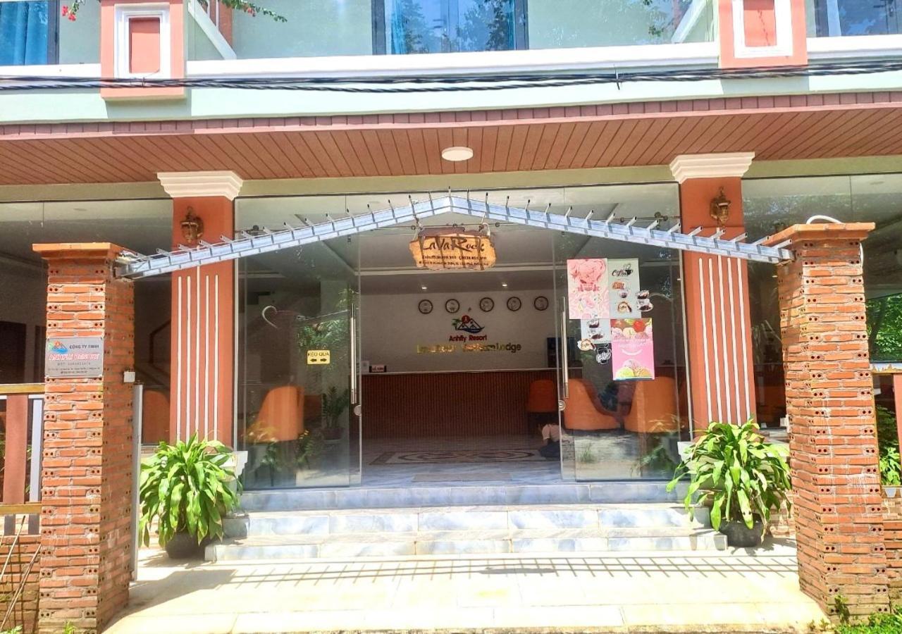 Lava Rock Viet Nam Lodge Anhfly Resort Nam Cat Tien Exterior photo