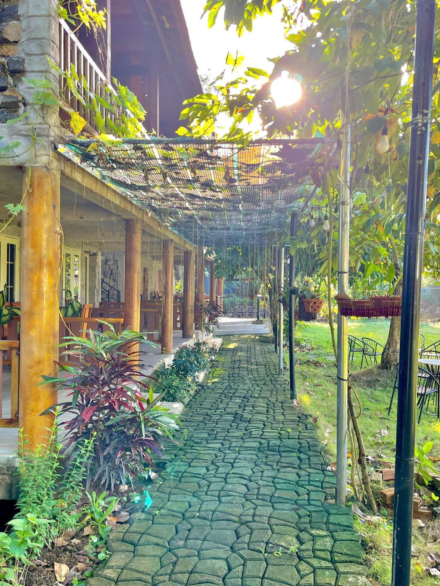 Lava Rock Viet Nam Lodge Anhfly Resort Nam Cat Tien Exterior photo