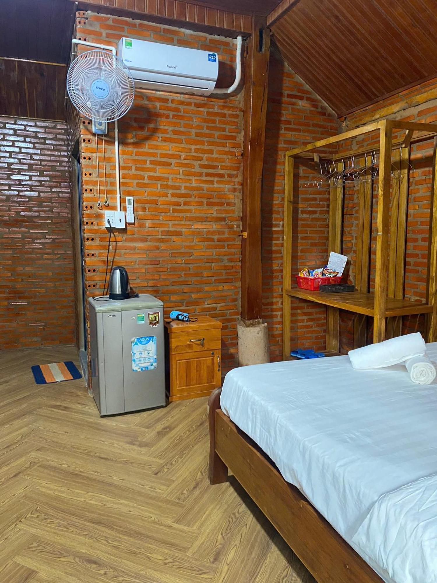 Lava Rock Viet Nam Lodge Anhfly Resort Nam Cat Tien Exterior photo