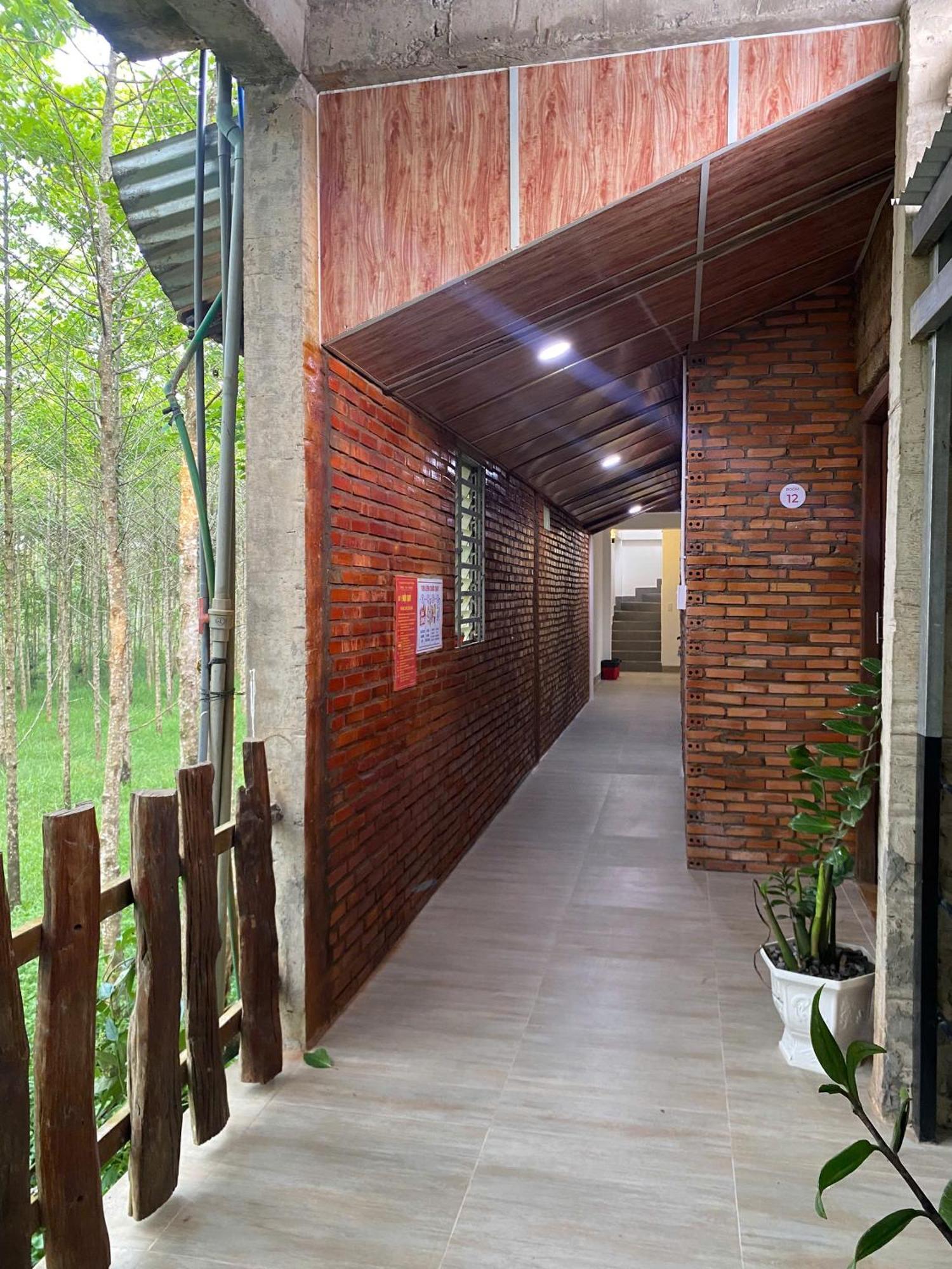 Lava Rock Viet Nam Lodge Anhfly Resort Nam Cat Tien Exterior photo